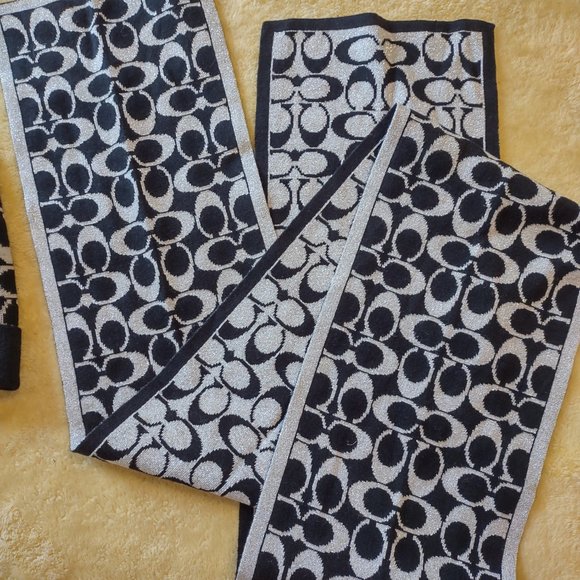 Coach winter hat and scarf set - Picture 4 of 7